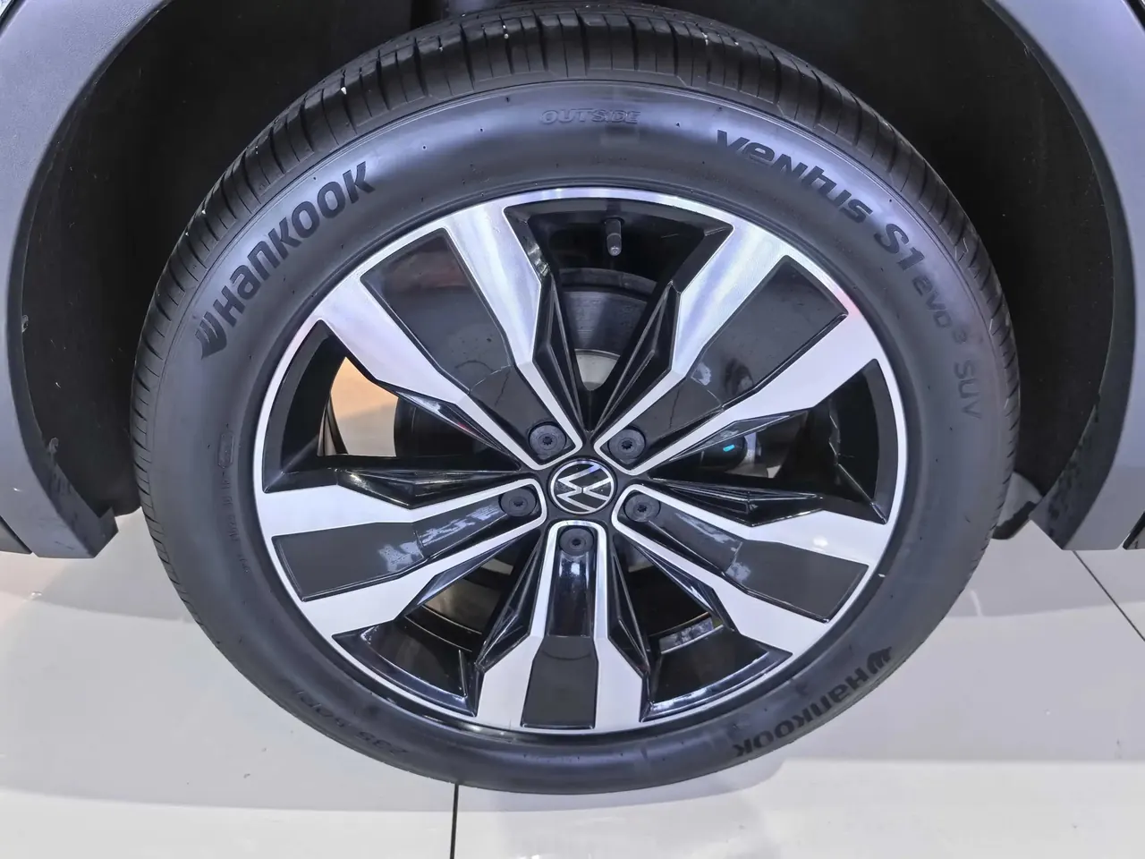 Touareg L 2022, 330 TSI, Automatic, Two‑Wheel Drive, R-Line Luxury Plus Edition 7