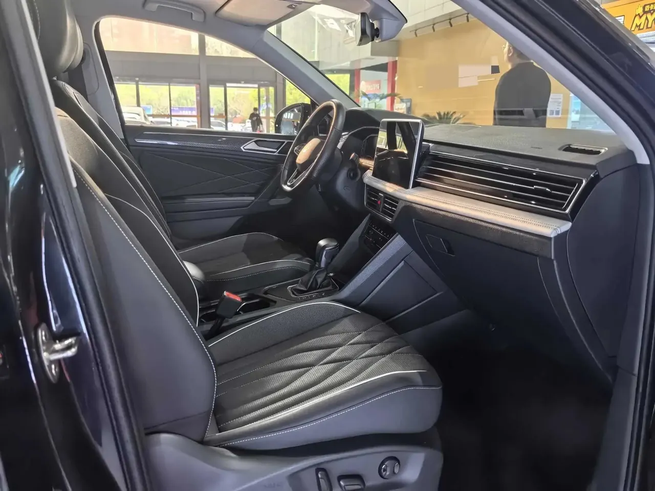 Touareg L 2022, 330 TSI, Automatic, Two‑Wheel Drive, R-Line Luxury Plus Edition 9