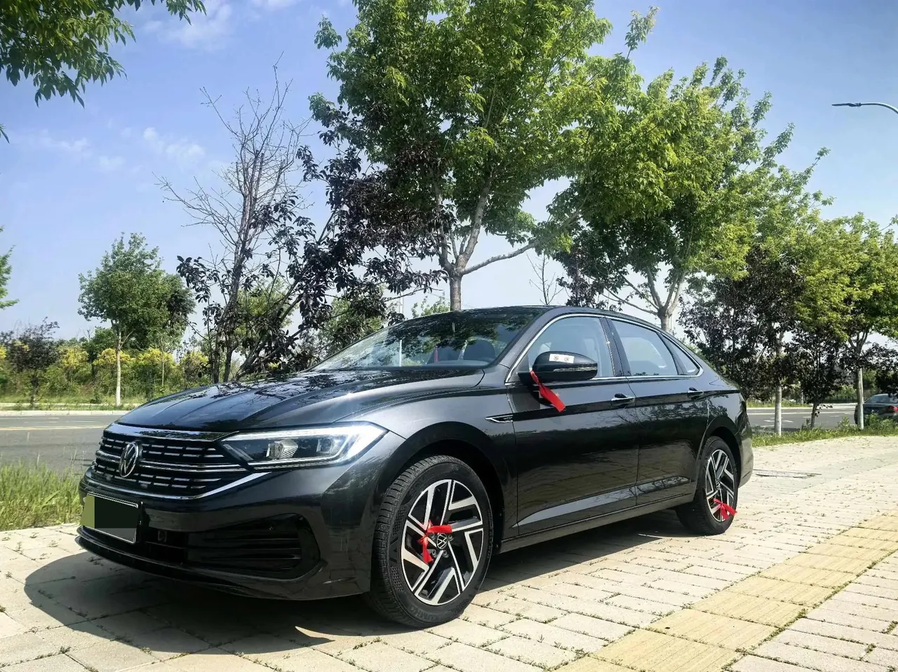 Открыть галерею: Volkswagen 2023 Sagitar 1.4TSI 280TSI Exceed Lite Edition Automatic