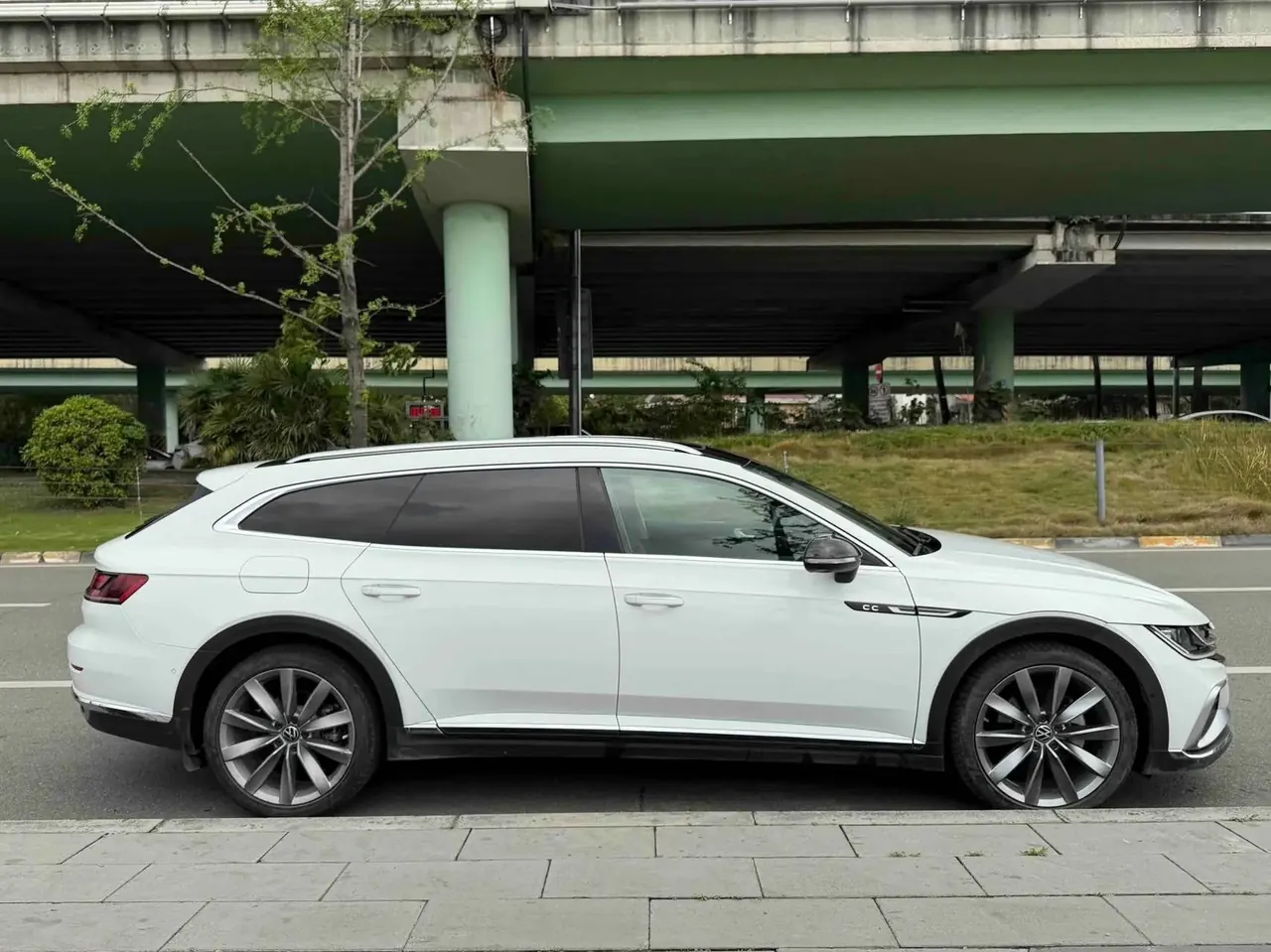 FAW-Volkswagen CC 2021 model Shooting Brake 380TSI Hunter Edition 2