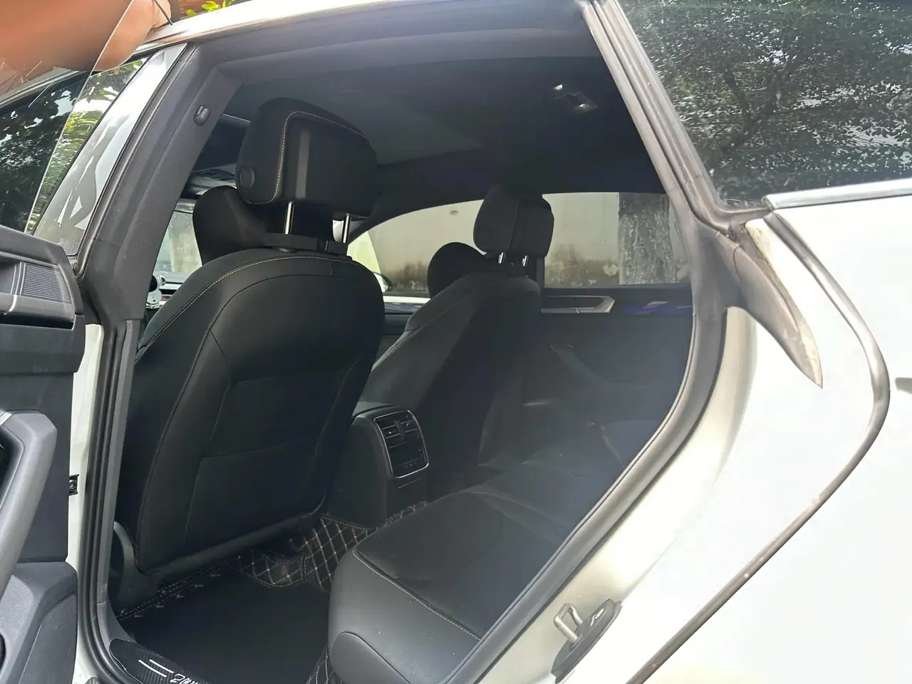 Volkswagen 2025 CC 2.0TSI 380TSI Dazzling Enjoyment Model Automatic 3
