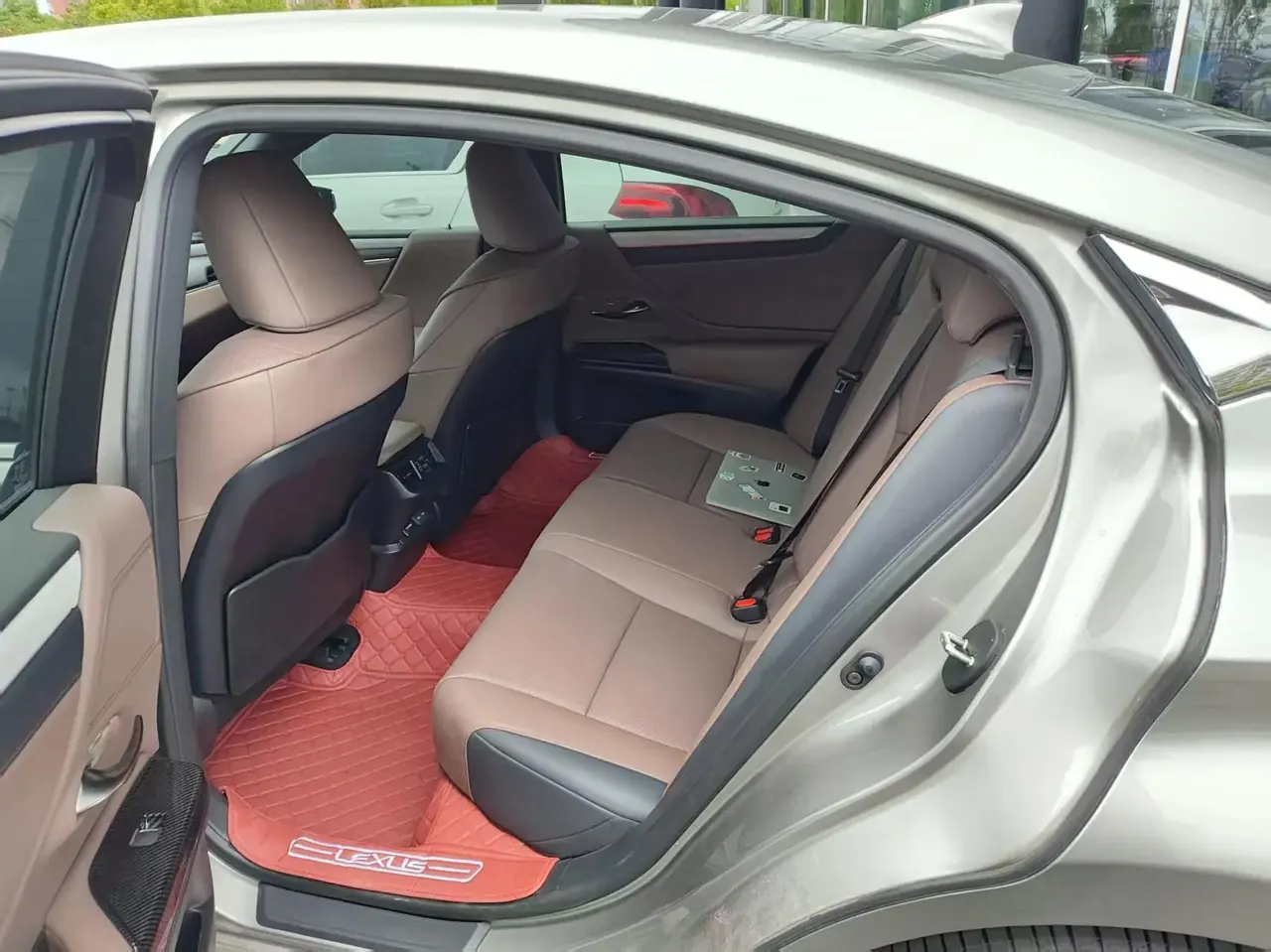 Lexus ES (Imported) 2025 ES200 2.0 CVT Prestige Edition Automatic 3
