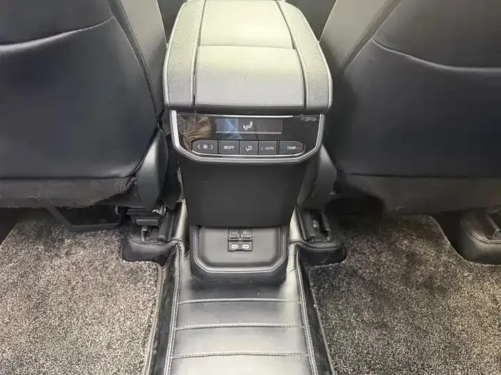 Highlander 2022 380T 4-wheel drive deluxe edition 7 seats 9