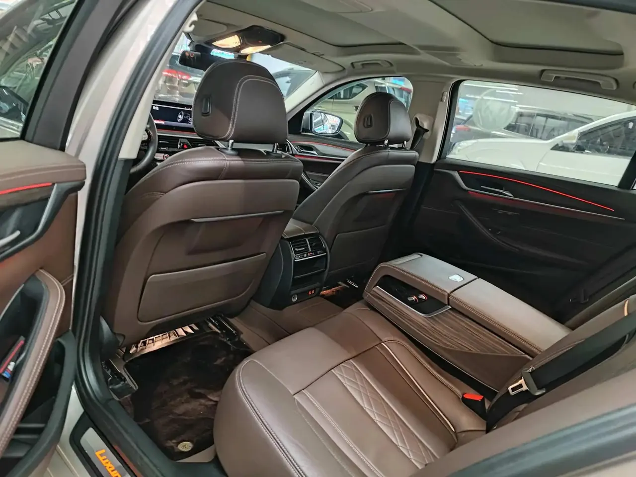 BMW 5 Series 2020 530Li Leading Luxury Suit 7