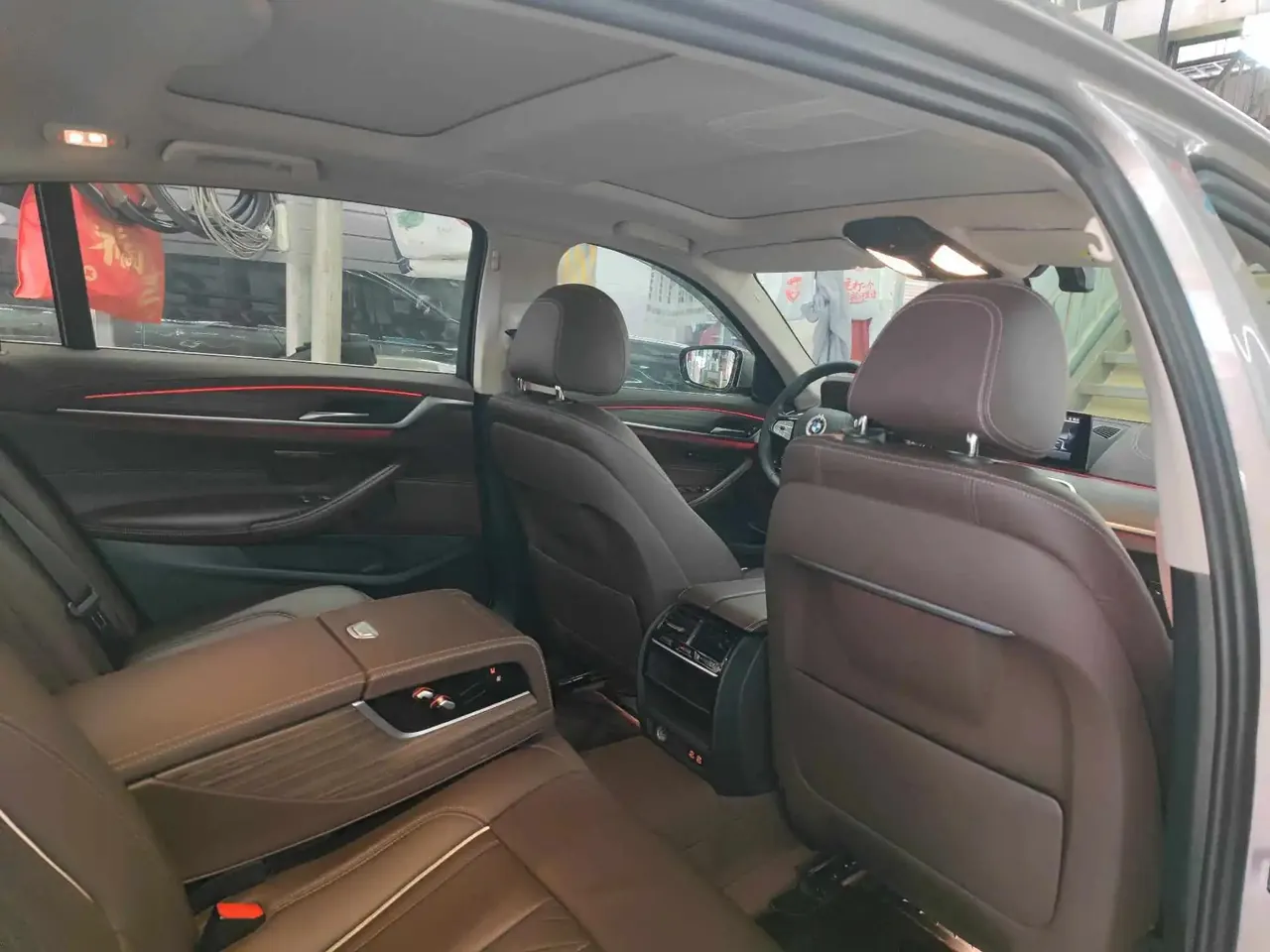BMW 5 Series 2020 530Li Leading Luxury Suit 8