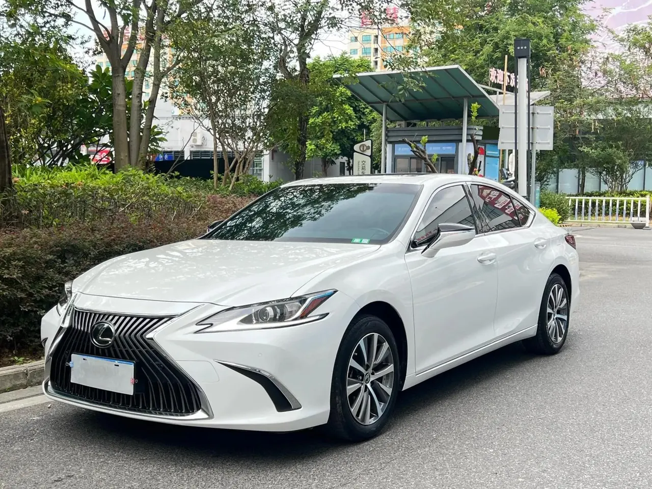 Lexus ES 2021 200 Excellence Edition - View 1