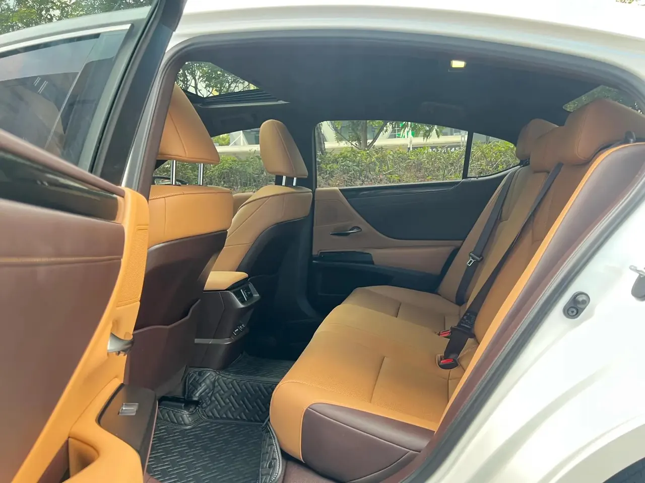 Lexus ES 2021 200 Excellence Edition 8