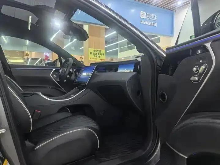 Avatr 11 2023 Hongmeng 90-degree Rear Drive Edition 13