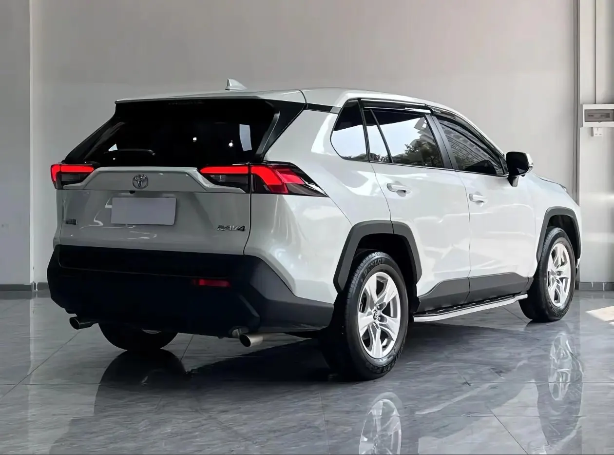 Toyota 2024 RAV4 2.0 CVT 2WD Urban Edition Automatic 3