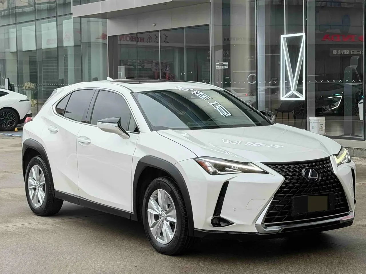 Lexus UX 2020 260h Exploration and Fun Edition 2