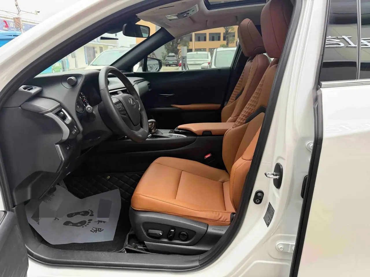 Lexus UX 2020 260h Exploration and Fun Edition 4