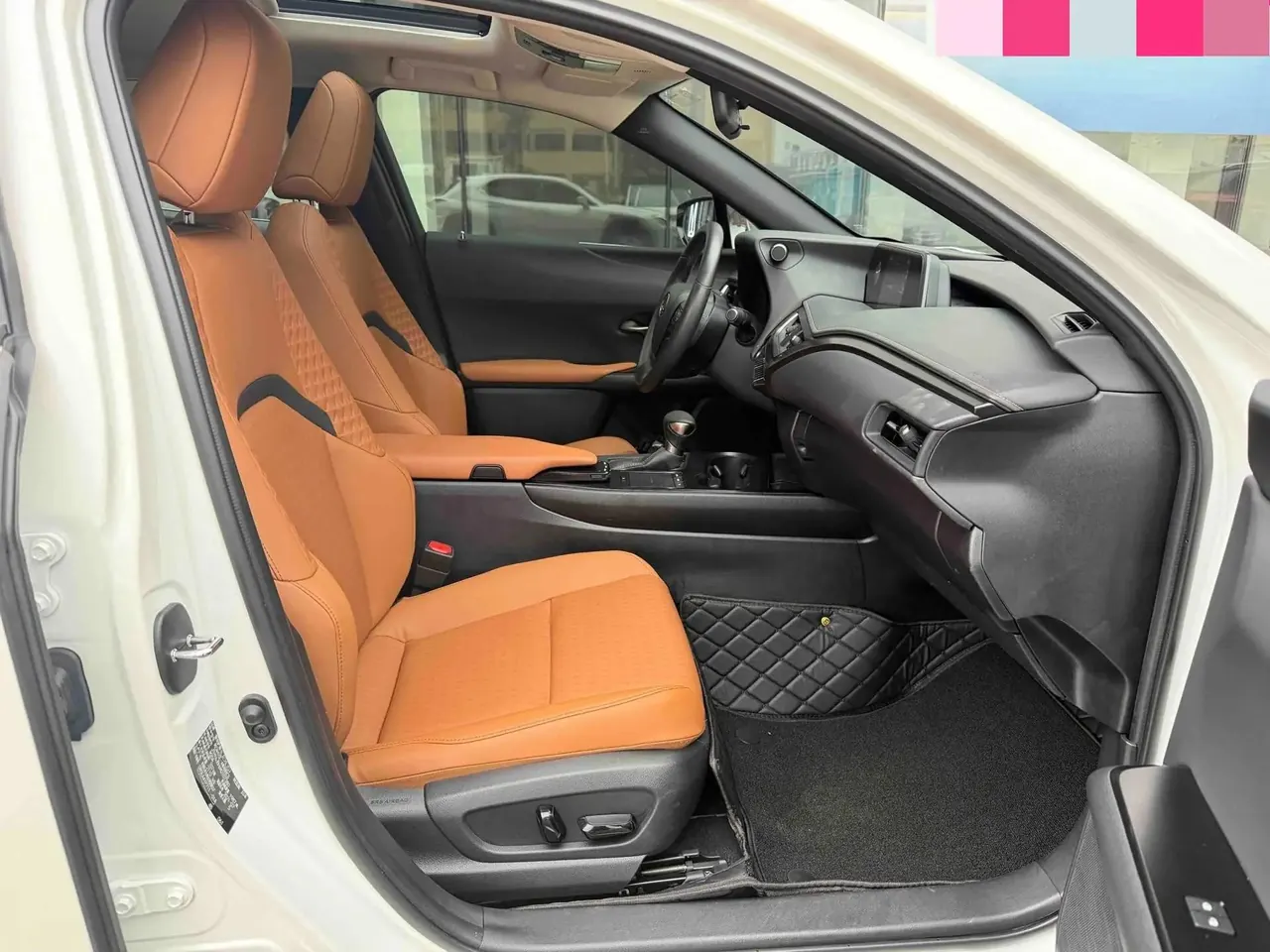 Lexus UX 2020 260h Exploration and Fun Edition 6