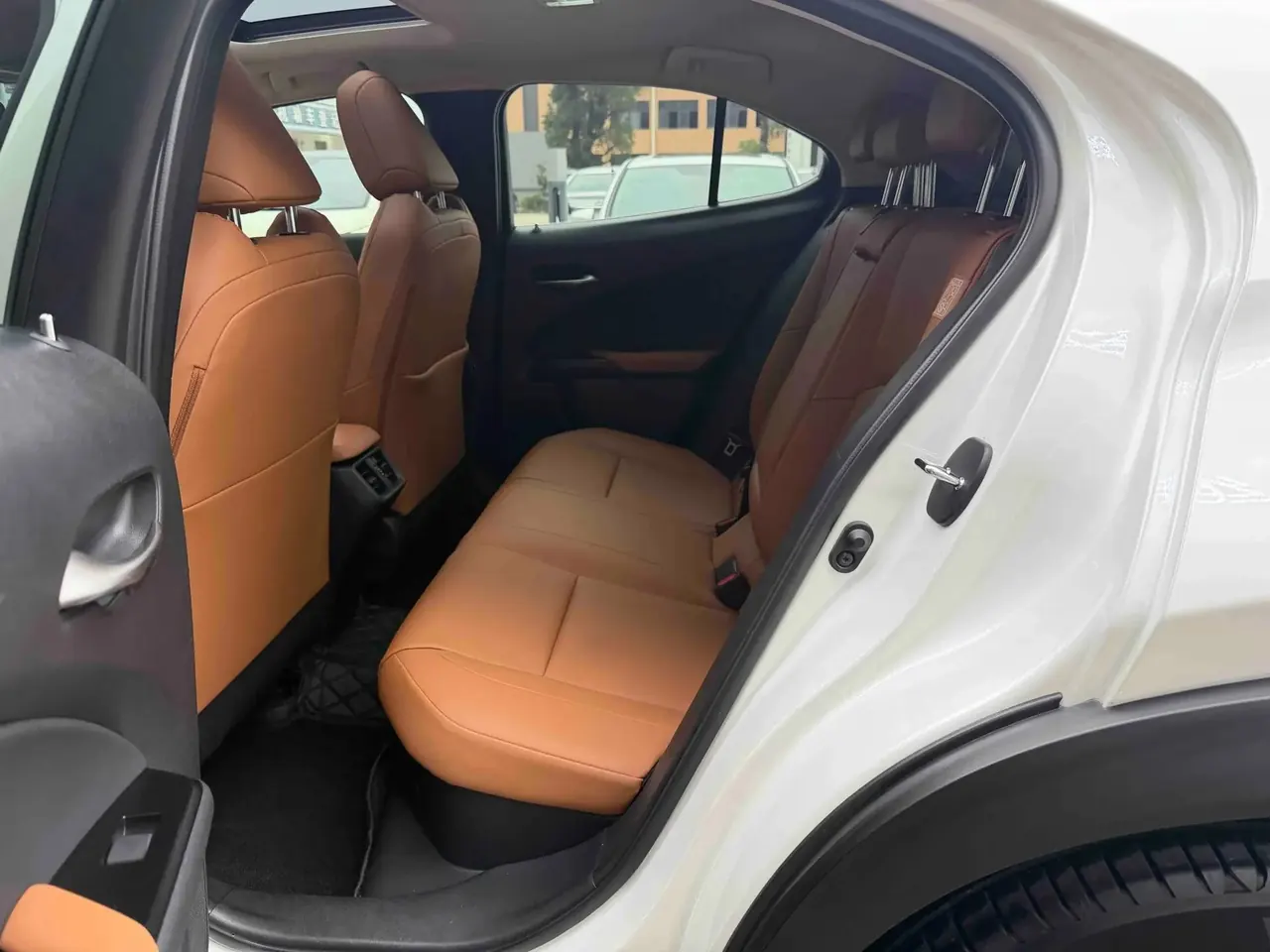 Lexus UX 2020 260h Exploration and Fun Edition 7