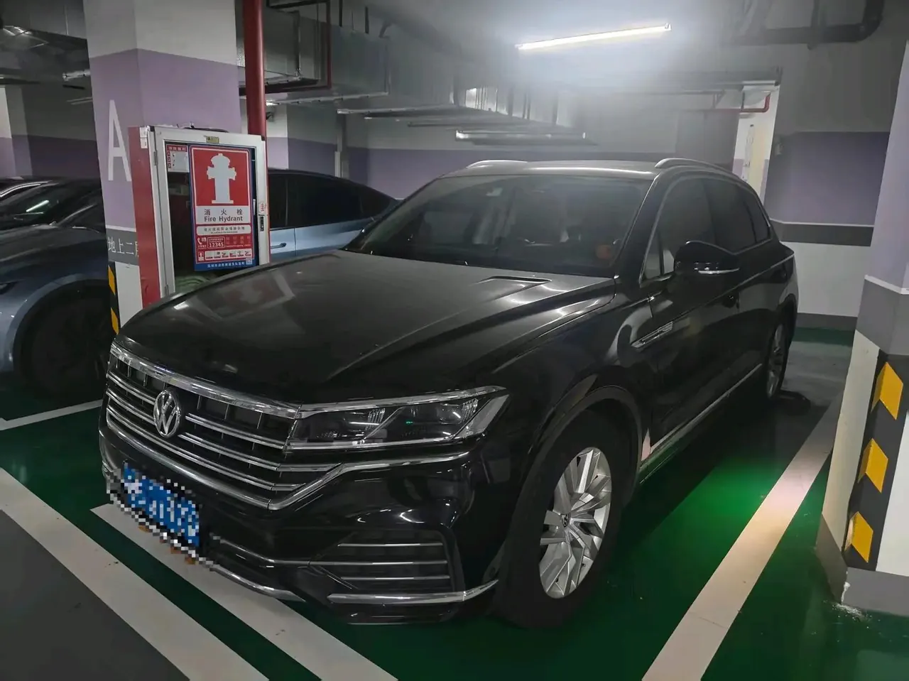 Открыть галерею: Touareg 2019 2.0TSI R-Line Edition, China V Emission Standard
