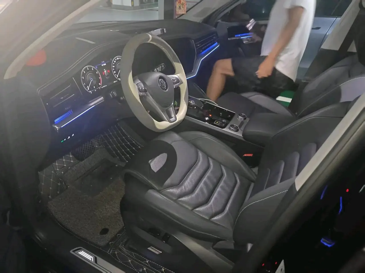 Touareg 2019 2.0TSI R-Line Edition, China V Emission Standard 2