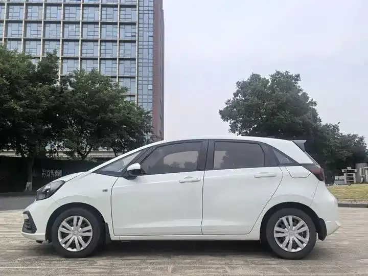 Fit 2021 1.5L CVT Trendy Edition 4