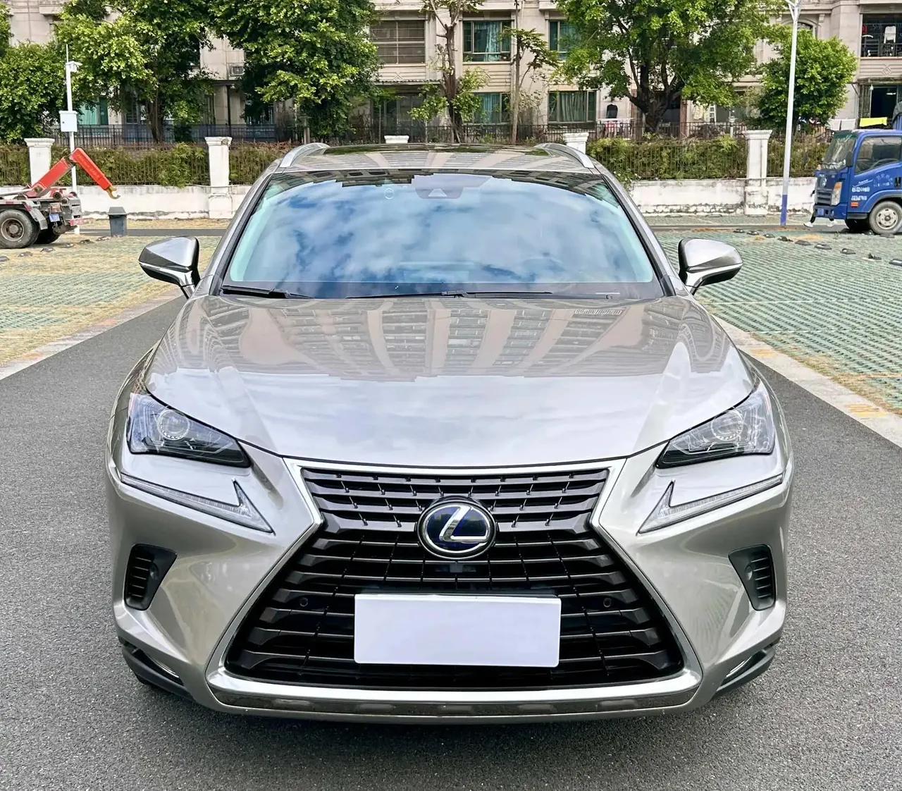 Lexus NX 2015 300h Precursor Edition 2
