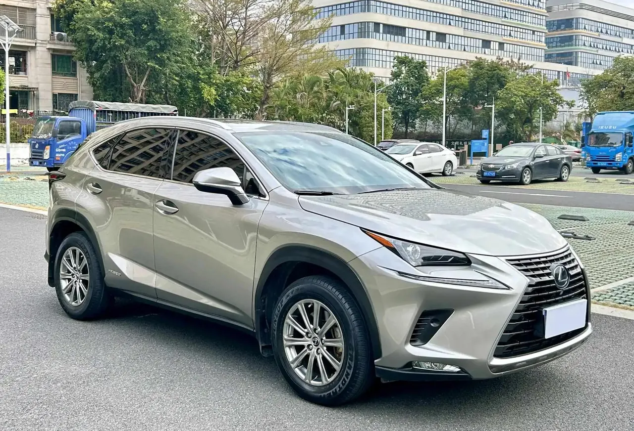 Lexus NX 2015 300h Precursor Edition 3