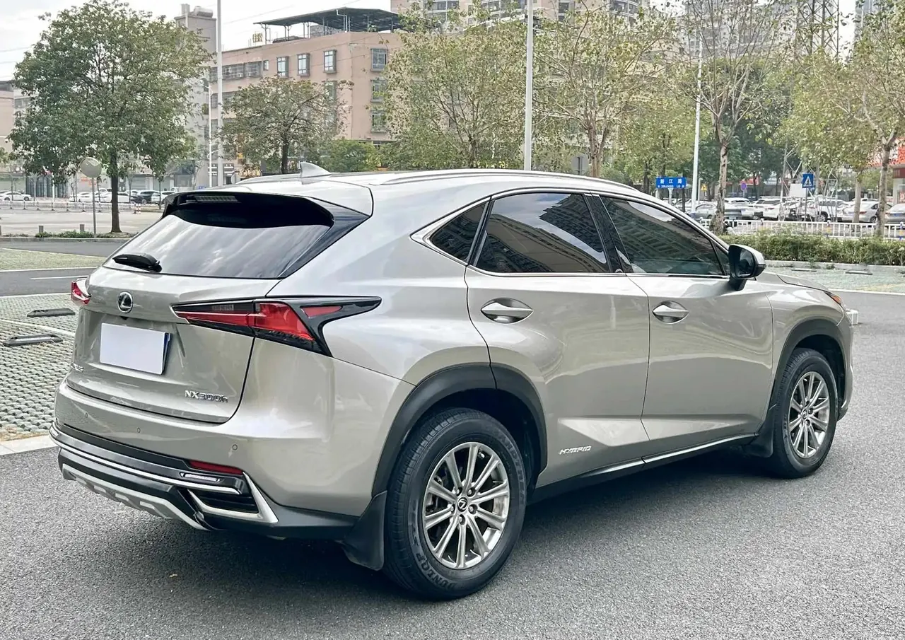 Lexus NX 2015 300h Precursor Edition 7