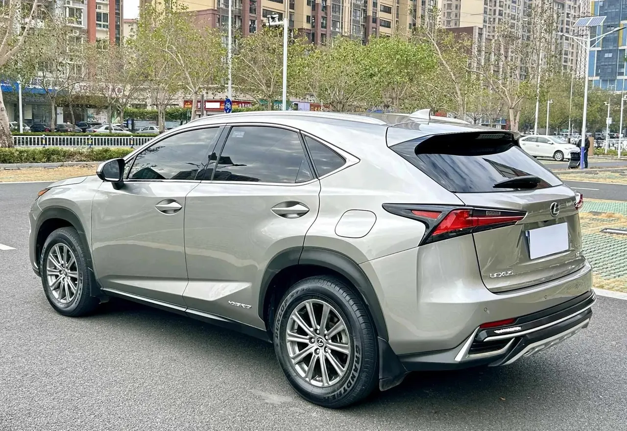 Lexus NX 2015 300h Precursor Edition 9