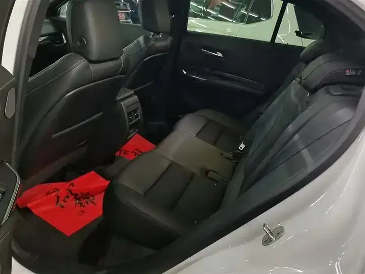 Cadillac XT4 2023 28T Two-Drive Fashion Type 10