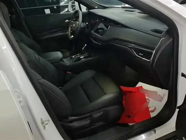 Cadillac XT4 2023 28T Two-Drive Fashion Type 7