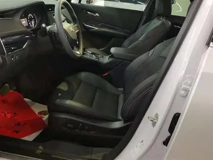 Cadillac XT4 2023 28T Two-Drive Fashion Type 8