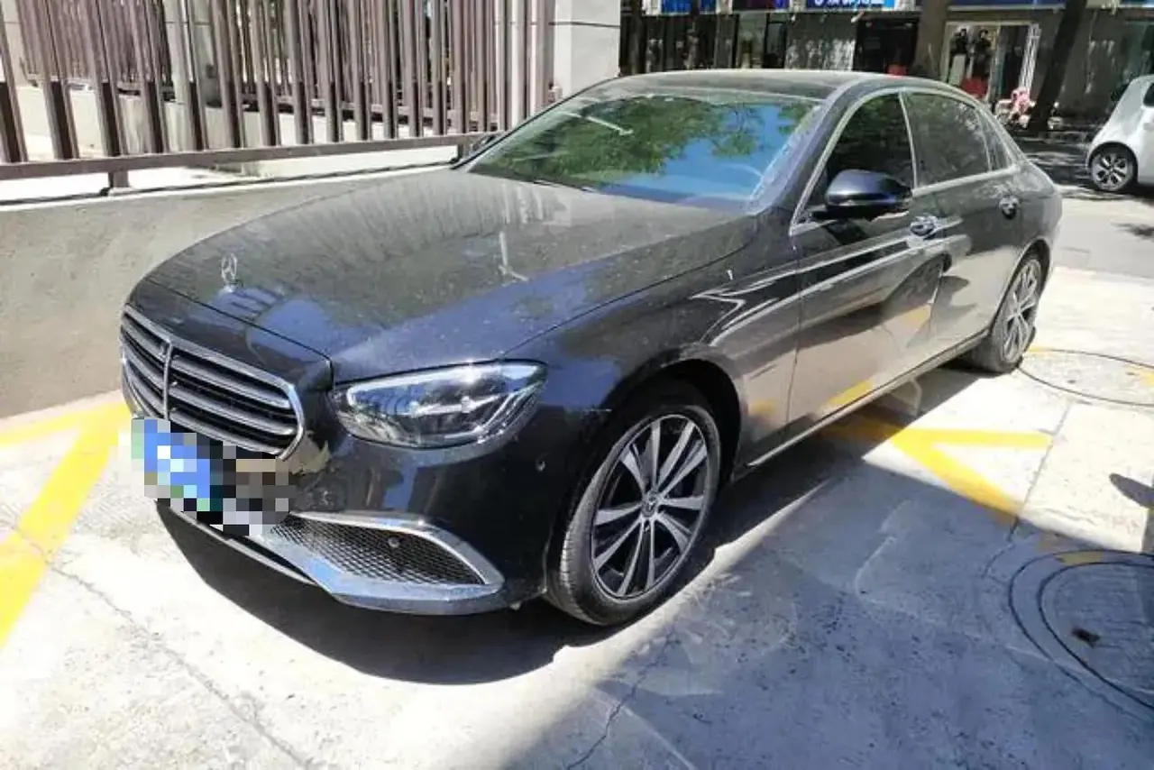 Открыть галерею: Mercedes Benz E-Class New Energy 2022 E 350 e L Plug-in Hybrid Car