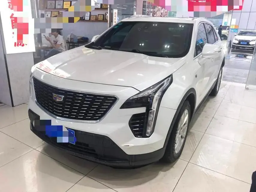Open image lightbox: Cadillac XT4 2020 28T Two-Drive Technology