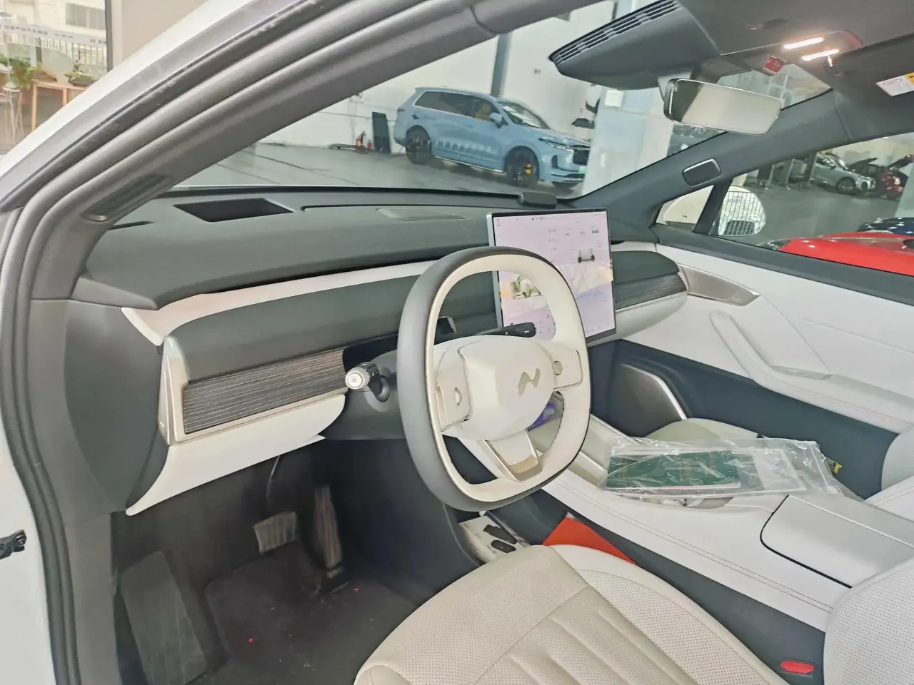ONVO 2025 L60 60kWh rear drive version automatic gear 4