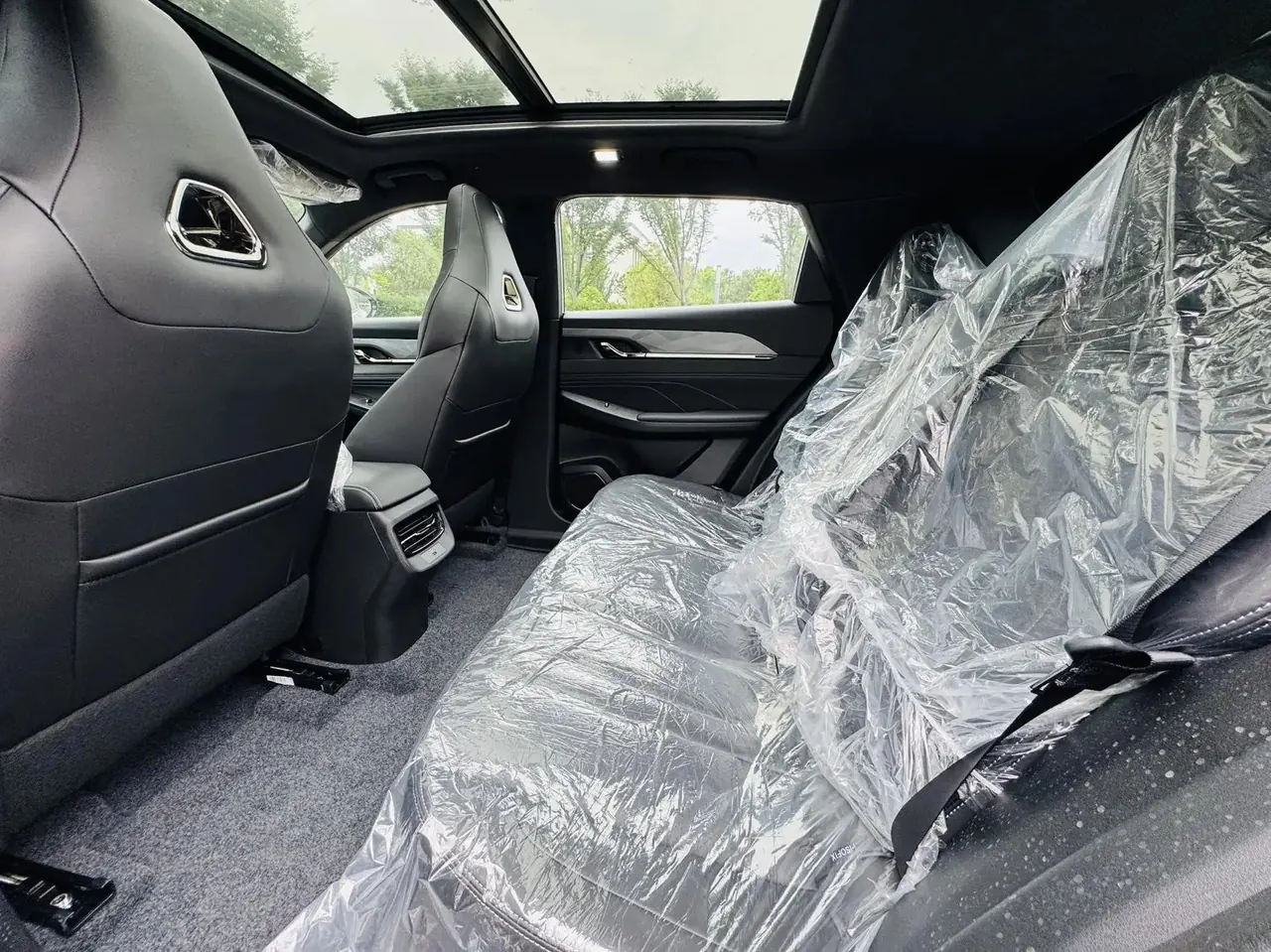 Fengshen 2025 L7 1.5T 205 Long Endurance Premium Automatic Gear 5