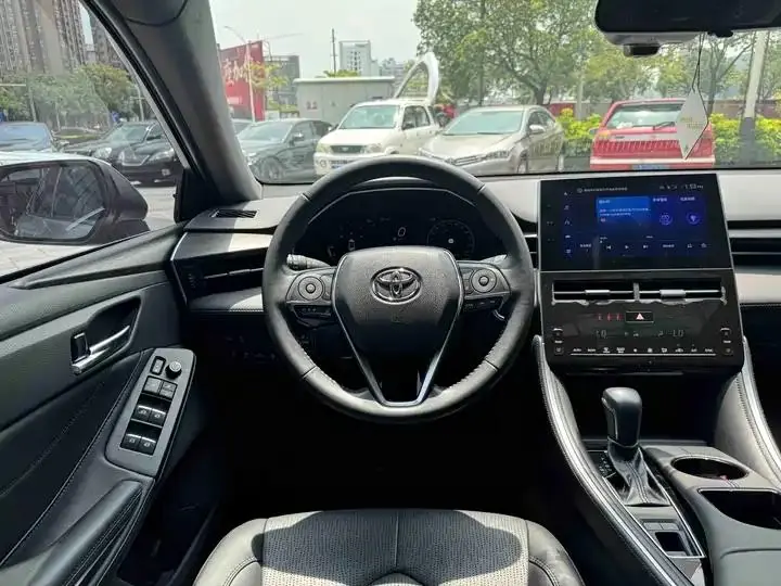 Asian Dragon 2023 2.0L XLE Premium Edition 17