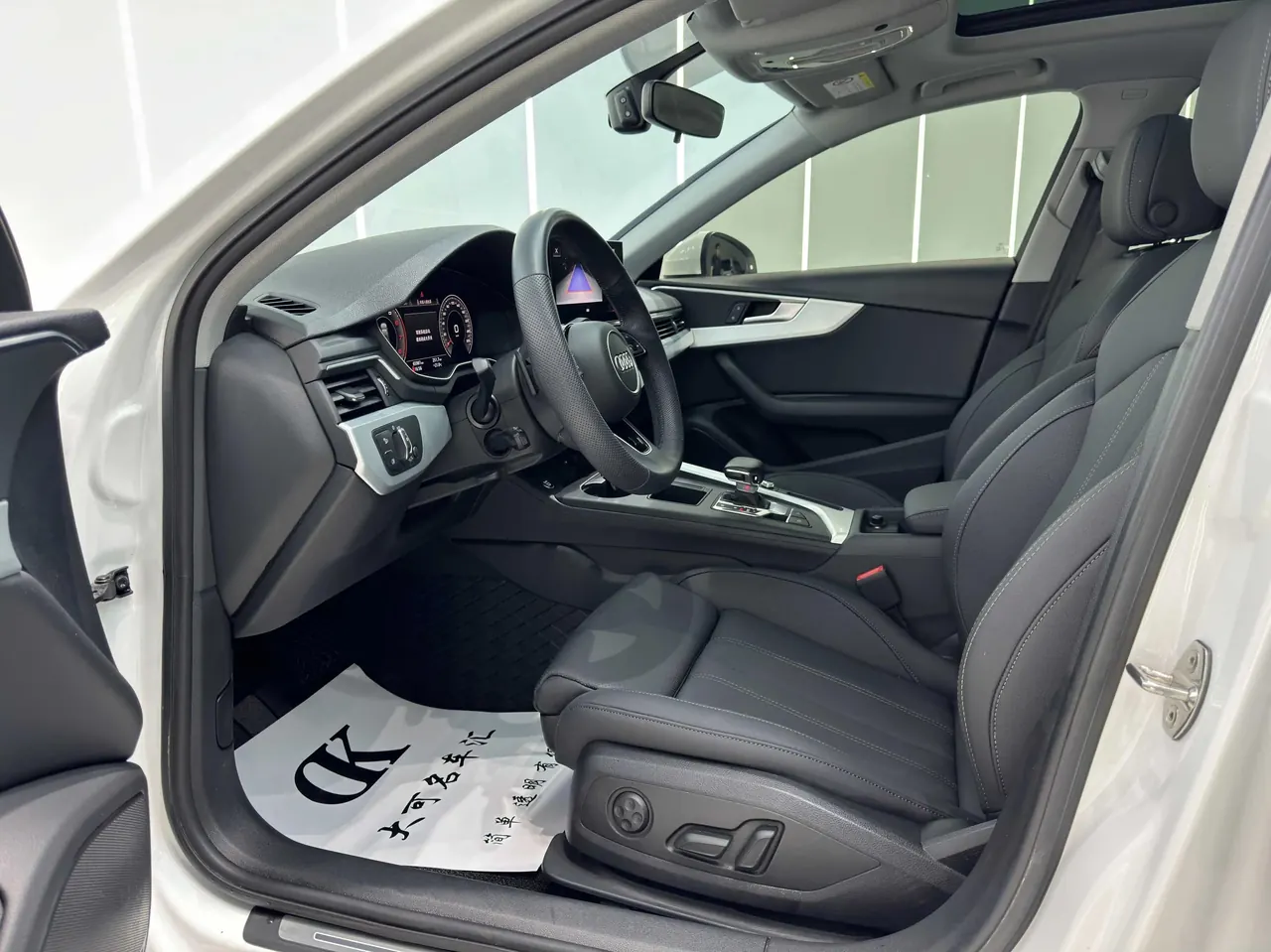 Audi A4L 2022 model 40 TFSI Sporty Style version 4