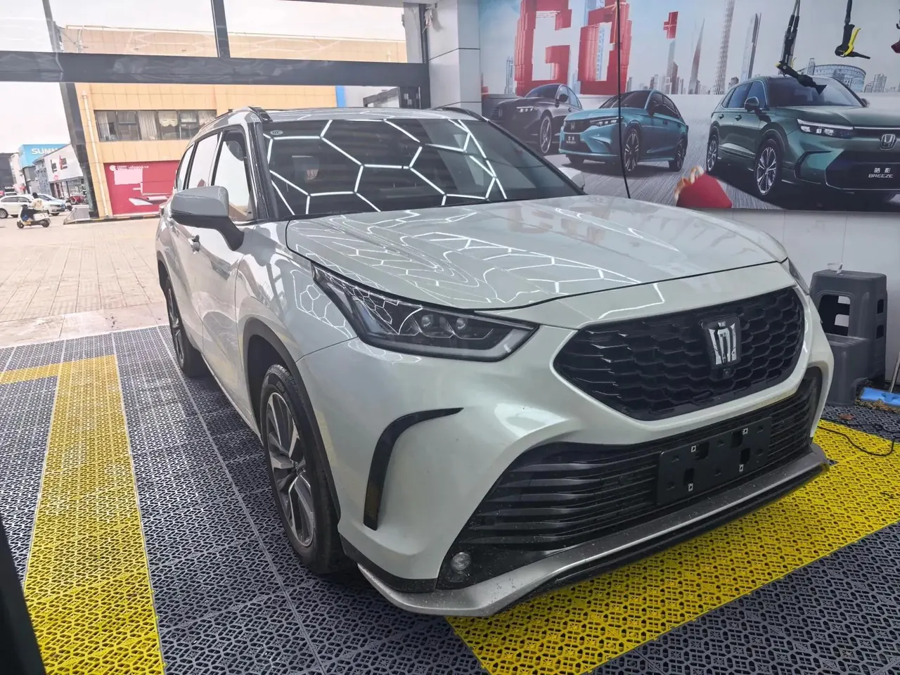 Toyota 2026 Crown Land Release HEV 2.5 Stepless Four-wheel Drive Premium Edition Automatic Gear 2
