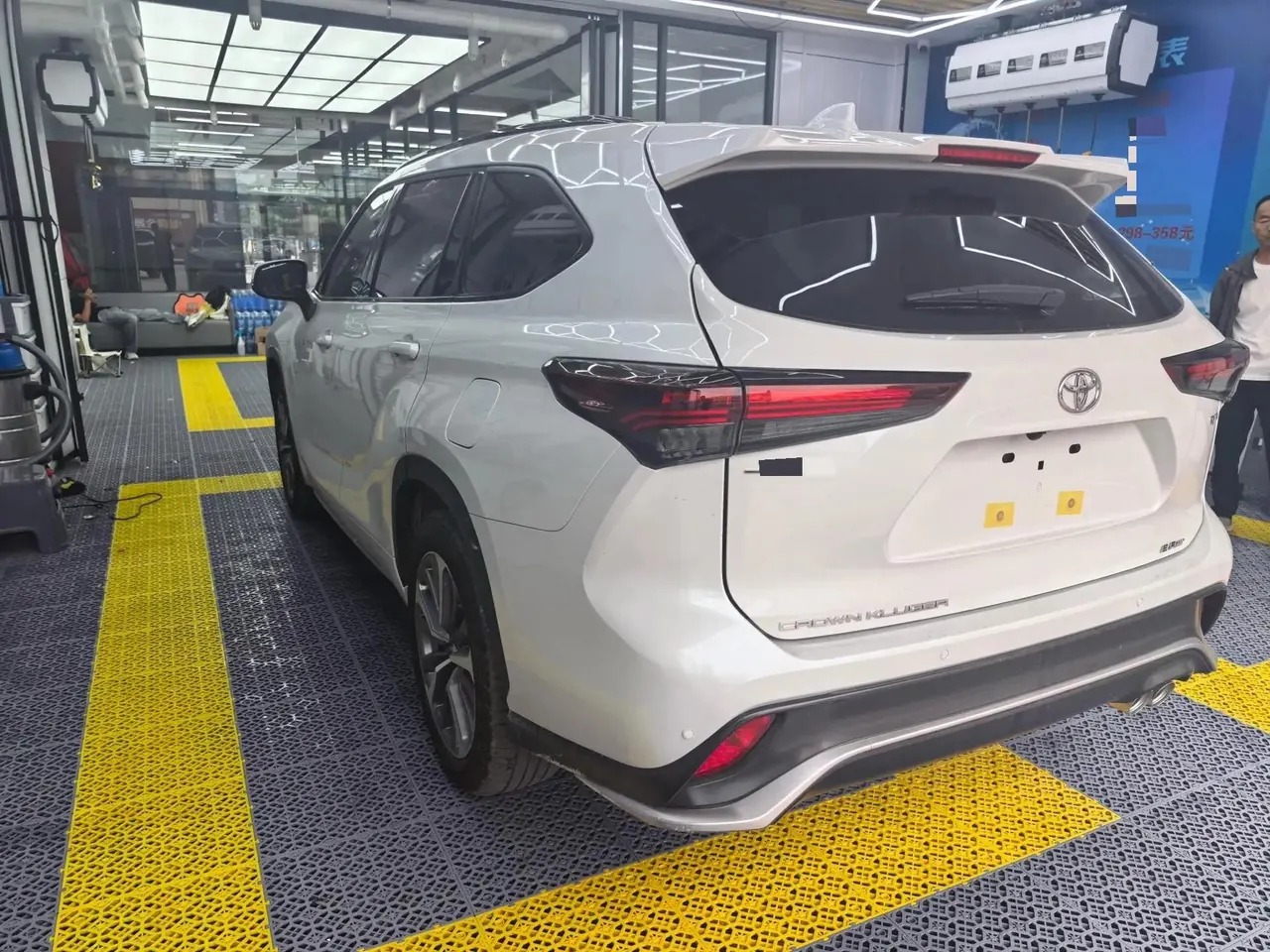 Toyota 2026 Crown Land Release HEV 2.5 Stepless Four-wheel Drive Premium Edition Automatic Gear 5