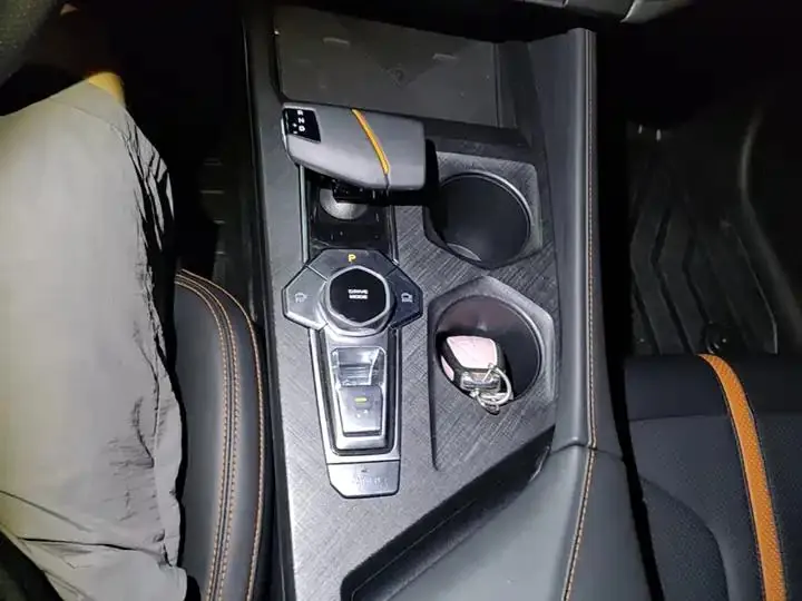 ChangAn UNI-V 2024 1.5T Honorable Model 14