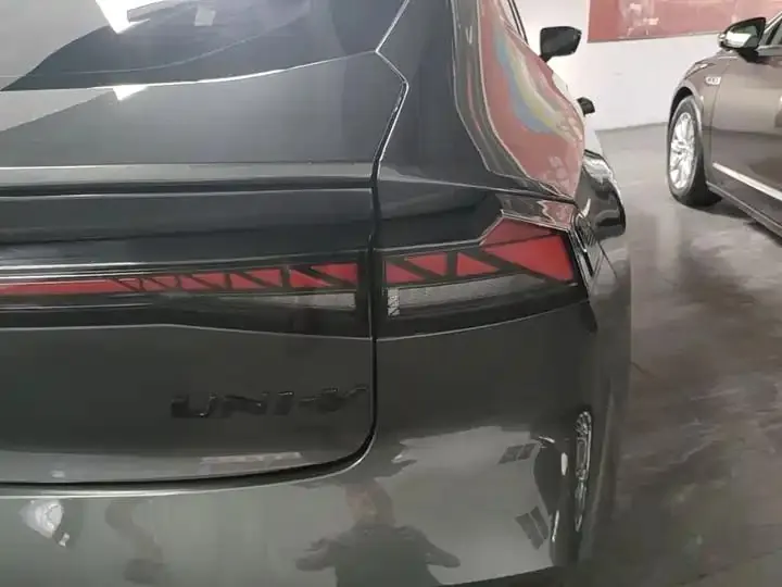 ChangAn UNI-V 2024 1.5T Honorable Model 8