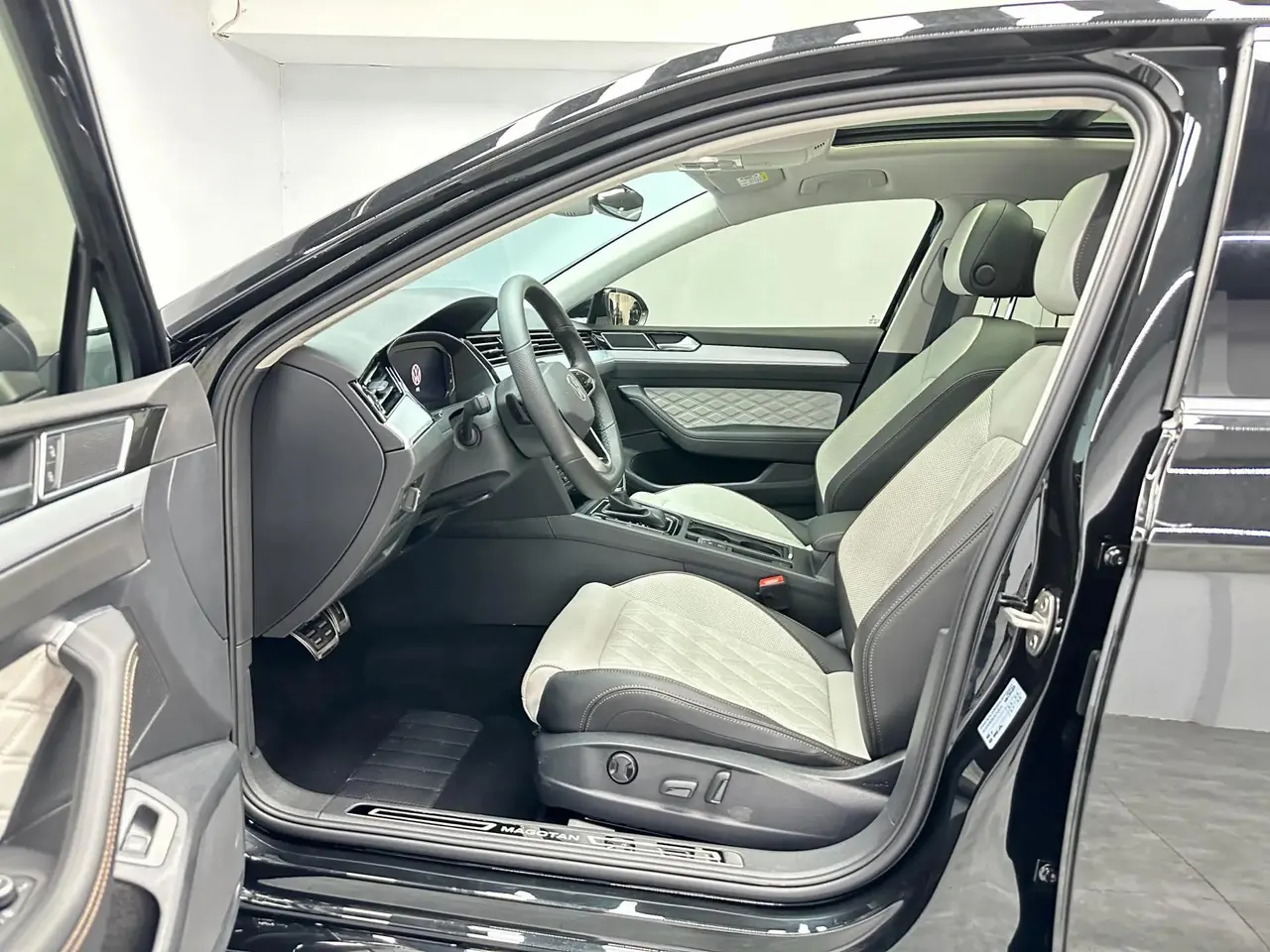 Volkswagen 2025 Magotan 2.0TSI 330TSI 2 million luxury automatic gear 3