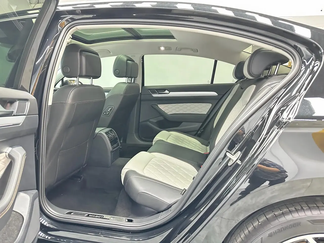 Volkswagen 2025 Magotan 2.0TSI 330TSI 2 million luxury automatic gear 4