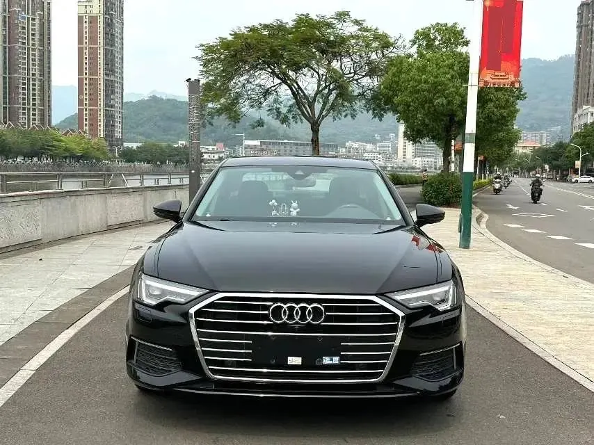 Audi A6L 2021 40 TFSI Deluxe Elegant 2