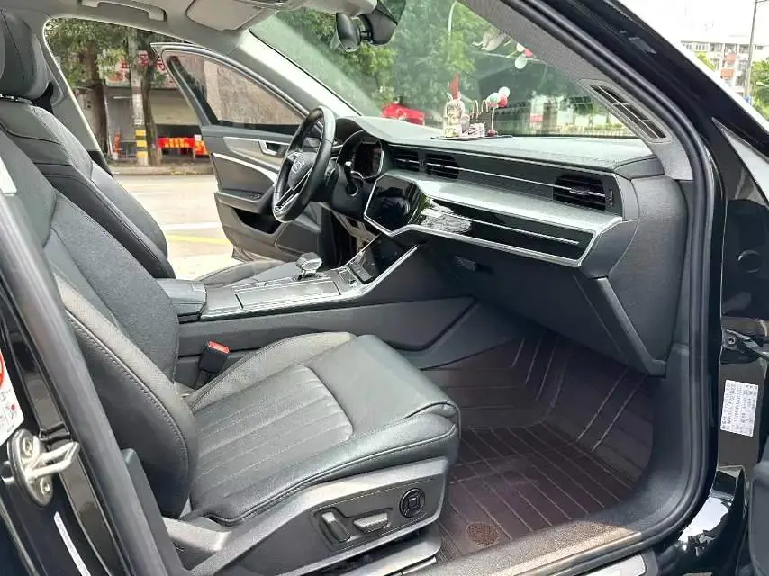 Audi A6L 2021 40 TFSI Deluxe Elegant 6