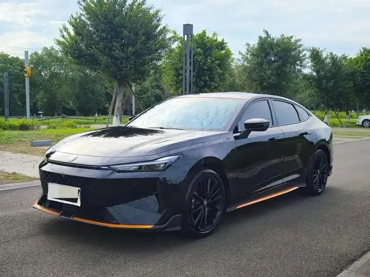 ChangAn UNI-V 2024 1.5T Premium - View 1