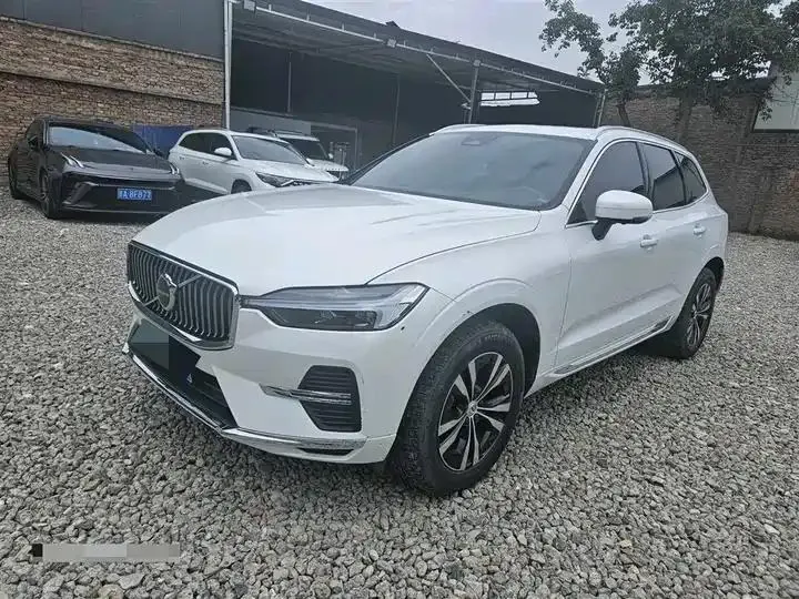 Volvo XC60 2022 B5 All-Wheel Drive Intelligent Luxury Edition - View 1