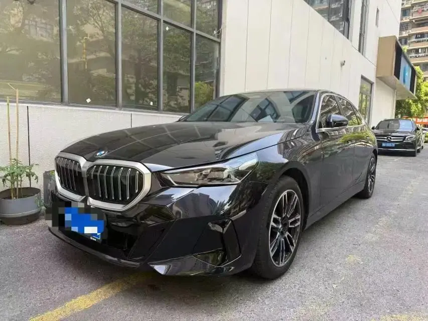 Open image lightbox: BMW 5 Series 2025 530Li 48V 2.0T Leading Model M Sport Package Automatic