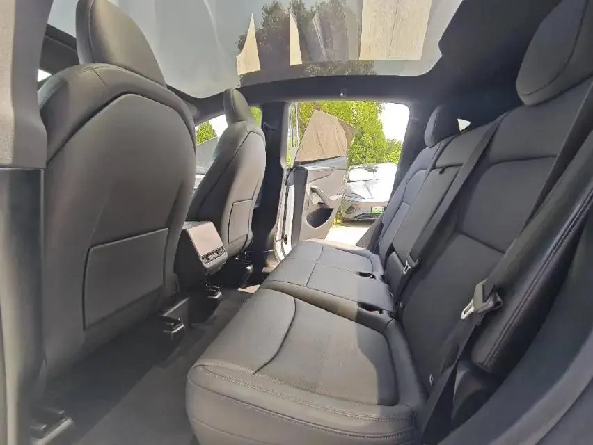 Tesla 2026 Model Y long endurance rear wheel drive version automatic transmission 5