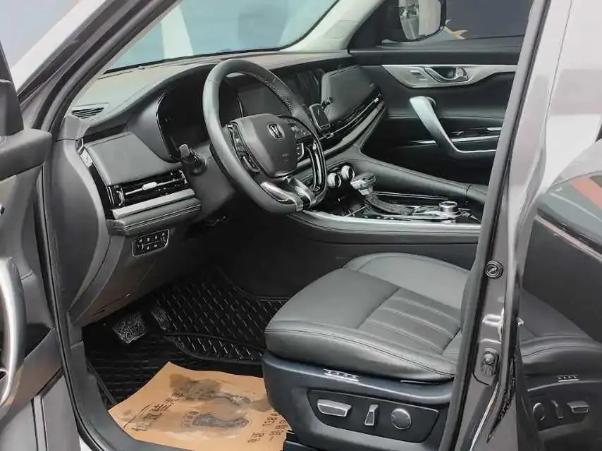 ChangAn CS95 2019 2.0T two-wheel drive distinguished model 6