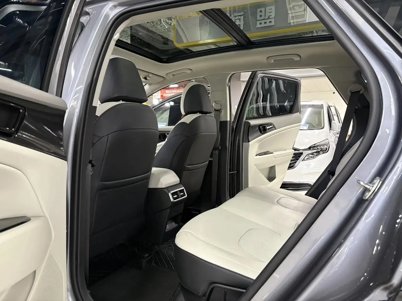 Kia 2025 Lion Platinum Extension 1.5T Two-wheel Drive Premium Smart Edition Automatic Gear 5