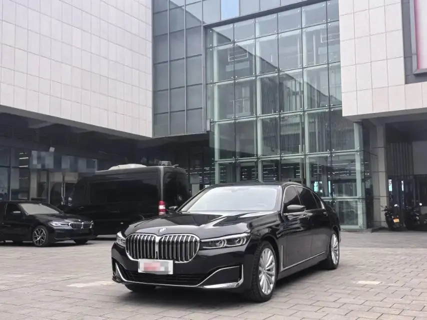 Открыть галерею: BMW 7 Series 2019 Modified 730Li Deluxe Suit