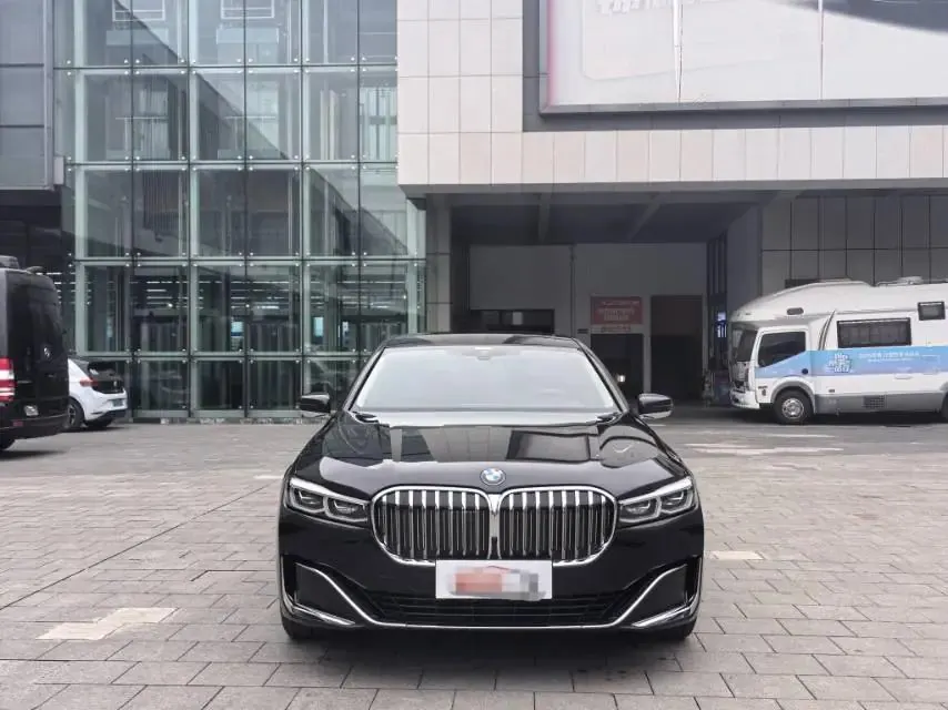BMW 7 Series 2019 Modified 730Li Deluxe Suit 2