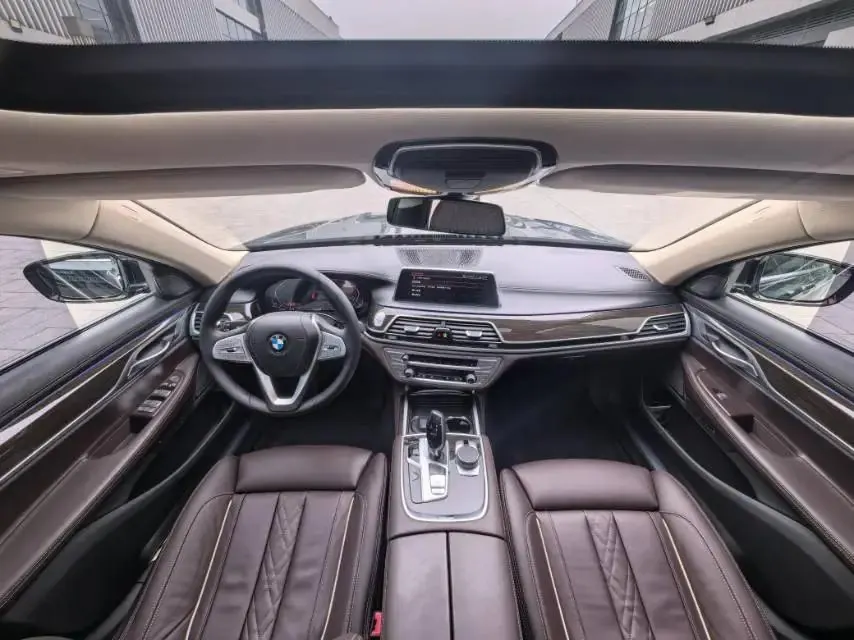 BMW 7 Series 2019 Modified 730Li Deluxe Suit 4